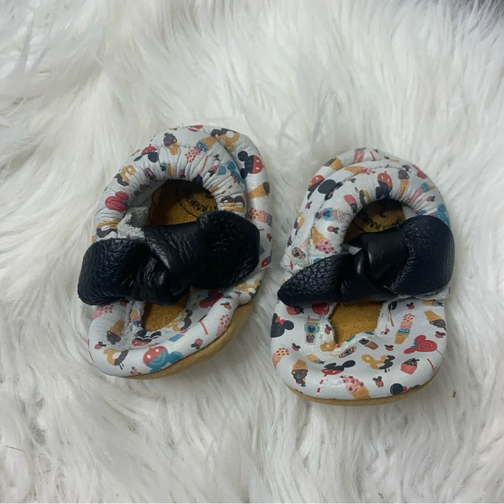Freshly Picked x Disney Mickey Snacks Mocassins Sz 2